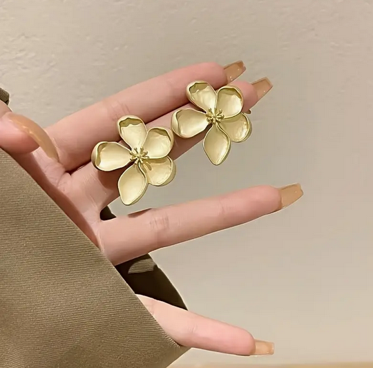 گوشواره استیل میخی طرح گل کد 2663