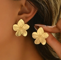 گوشواره استیل میخی طرح گل کد 2679