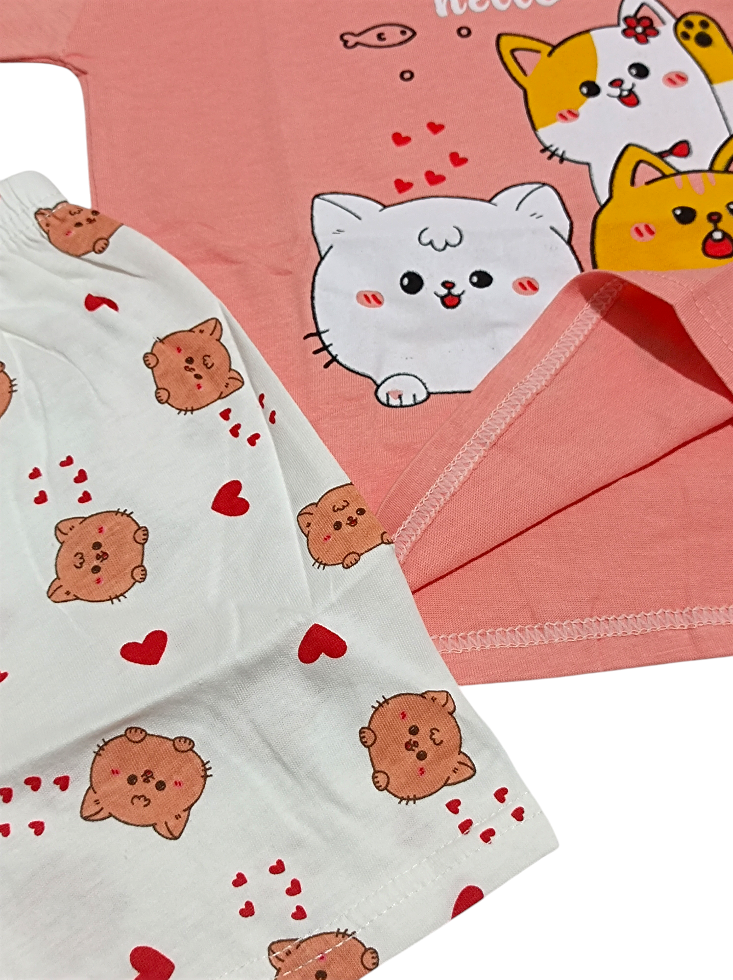 ست تیشرت و شورتک دخترانه وارداتی طرح پیشی کد 2205650