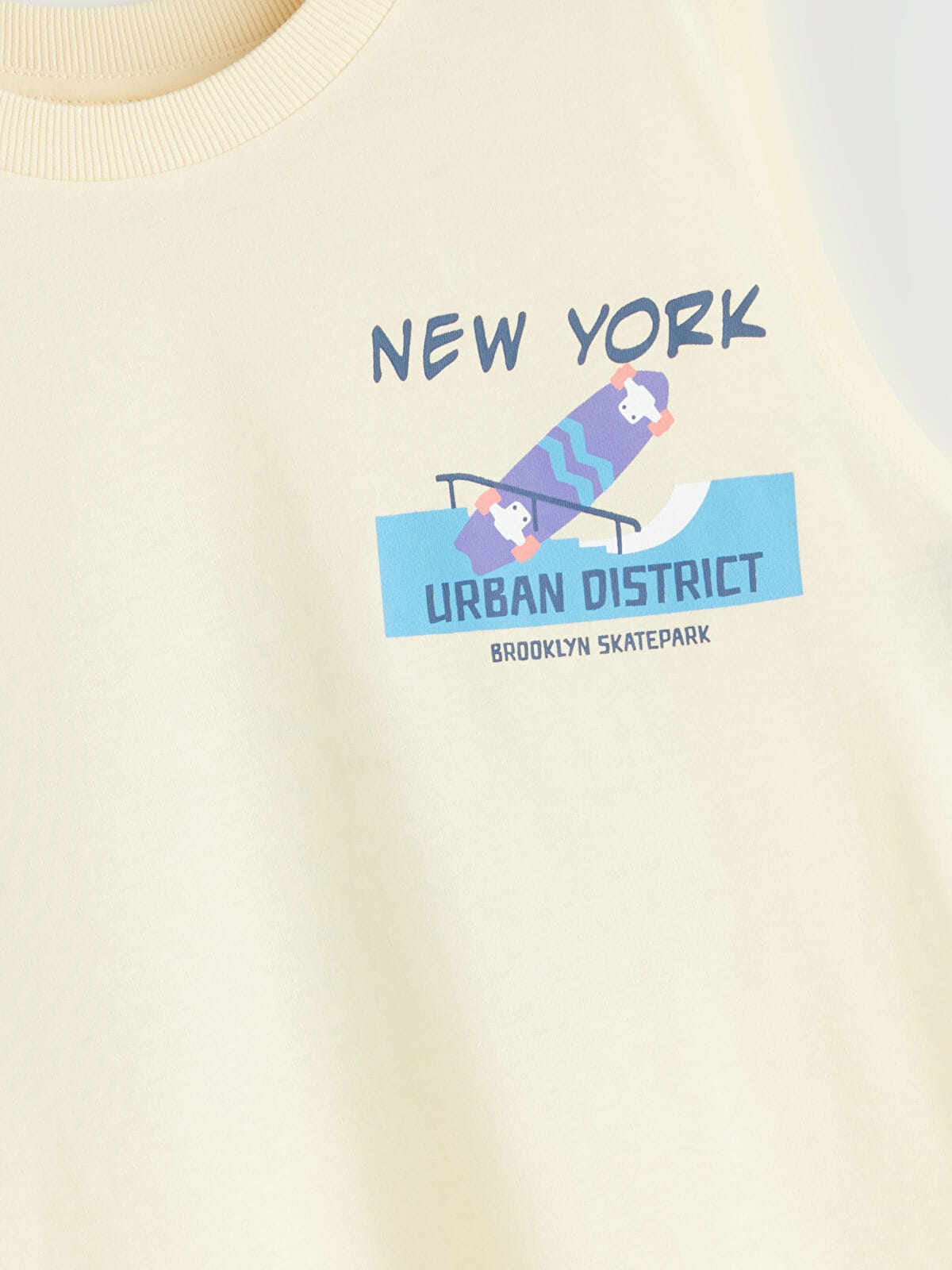 تاپ پسرانه 30514 سایز 6 تا 12 سال کد 6 مارک LC WAIKIKI