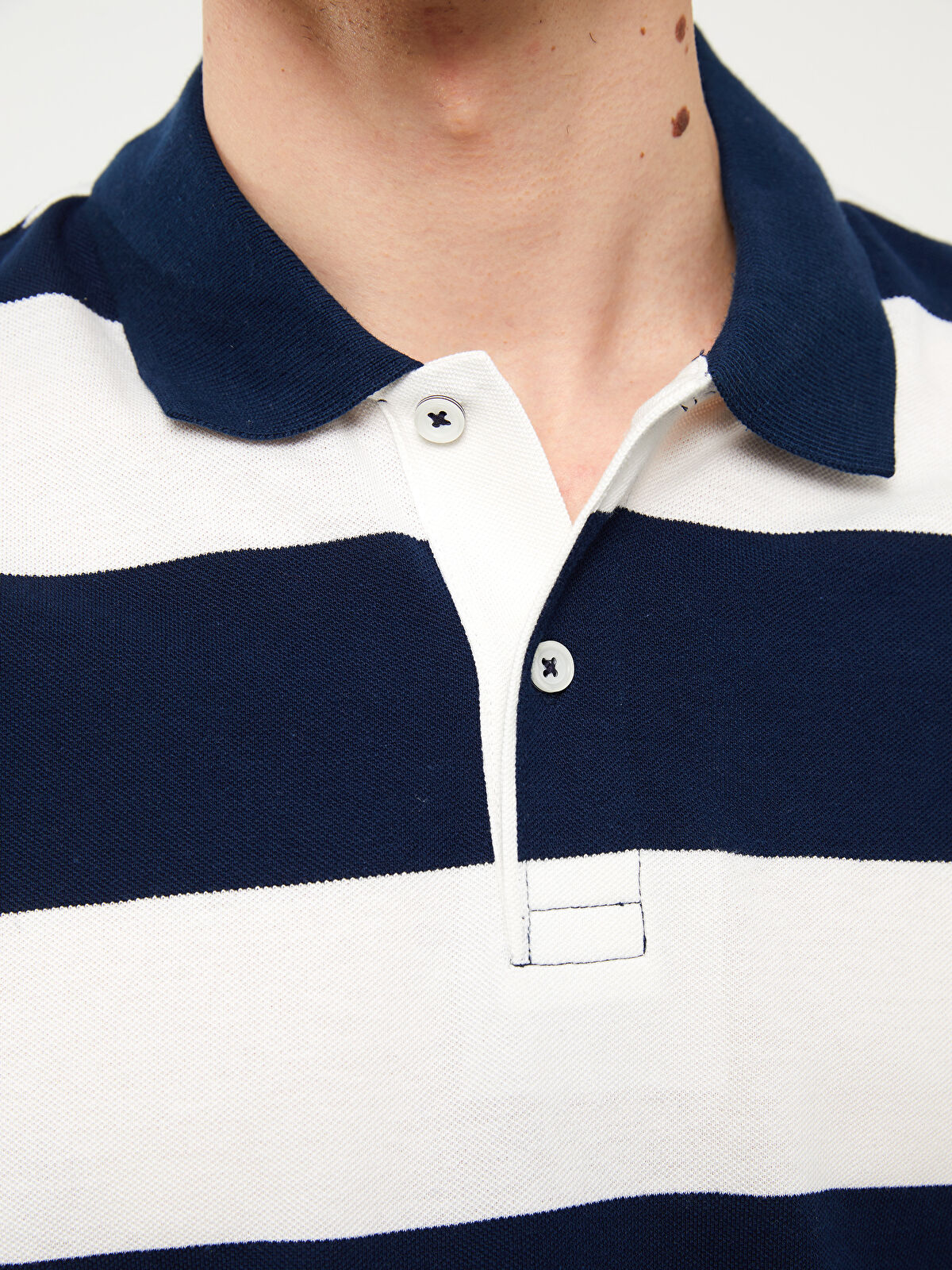 تی شرت یقه دار مردانه 30365 مارک LC WALKIKI